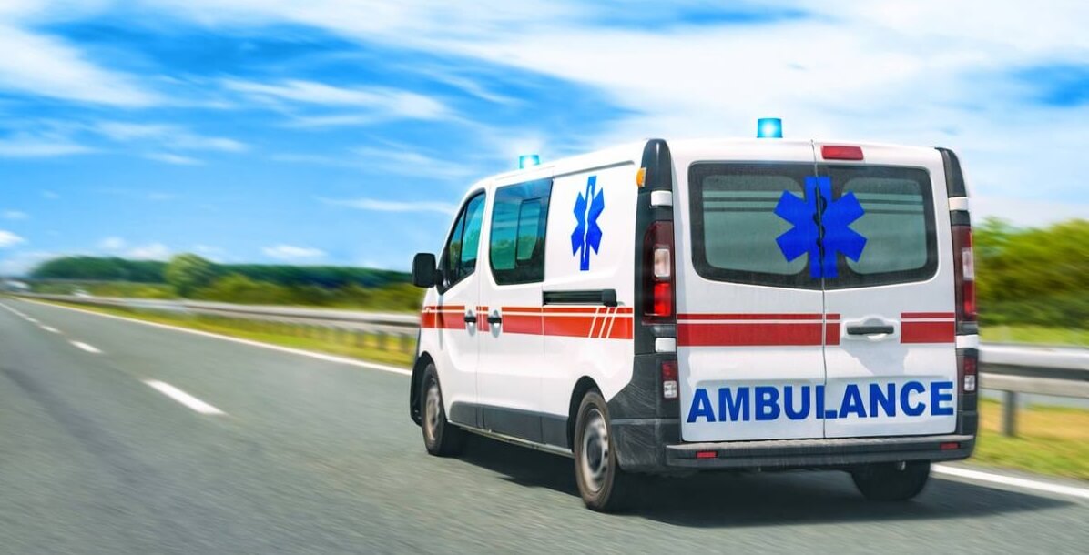 Ambulance équipée d'une balise de géolocalisation